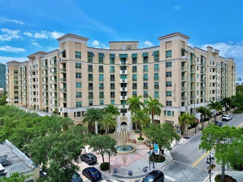 610 Clematis St, Unit 326 in West Palm Beach, FL - Building Photo