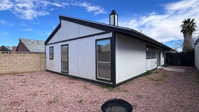 2318 El Molino Cir in Las Vegas, NV - Building Photo - Building Photo