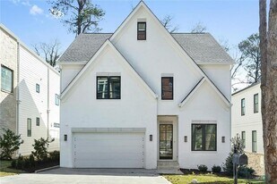 2985 Lookout Pl NE in Atlanta, GA - Building Photo