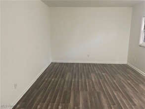 888 Garfield St, Unit 603 in Akron, OH - Foto de edificio - Building Photo
