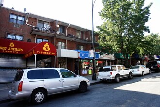 13518 37th Ave in Flushing, NY - Foto de edificio - Building Photo