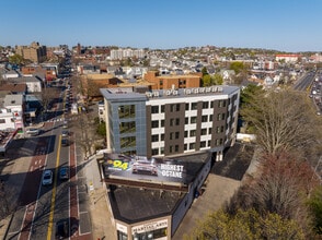 319 Broadway in Everett, MA - Foto de edificio - Building Photo