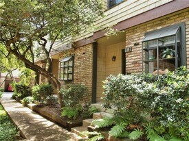7122 Wood Hollow Dr in Austin, TX - Building Photo