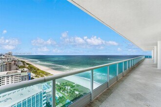5025 Collins Ave in Miami Beach, FL - Foto de edificio - Building Photo
