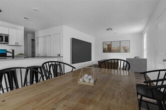304 S 3rd St in Bonham, TX - Building Photo - Building Photo