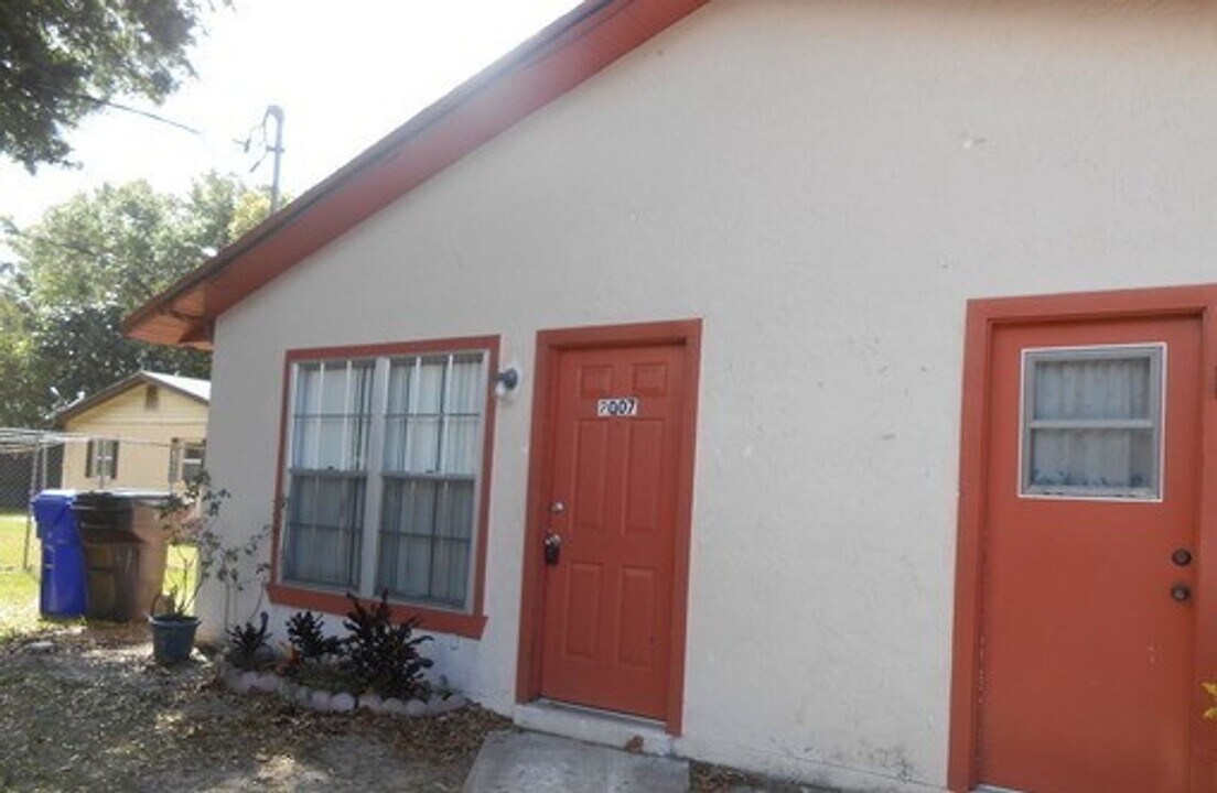 2005 N Kelley Ave in Kissimmee, FL - Building Photo
