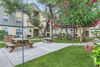 GOLDEN OAKS in Winter Park, FL - Building Photo - Building Photo