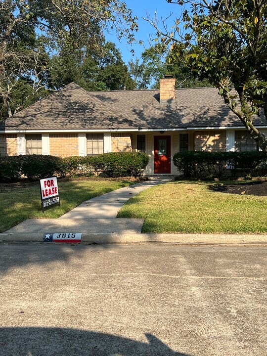 3815 Oak Gardens Dr in Humble, TX - Building Photo