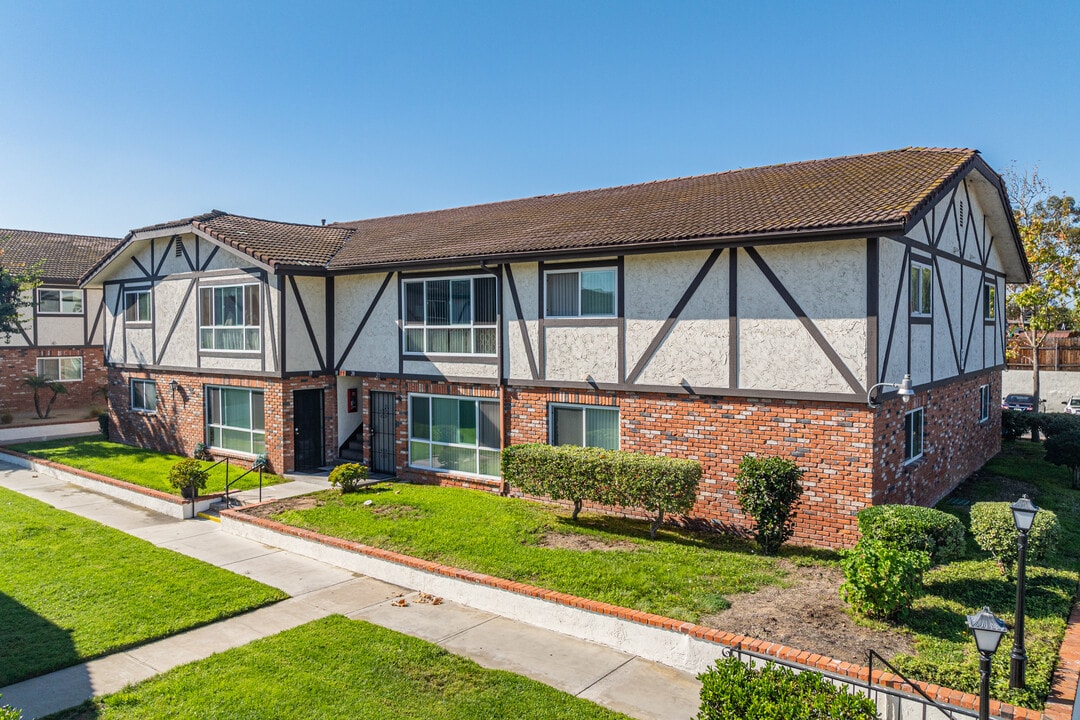 Windsor Heights in National City, CA - Building Photo