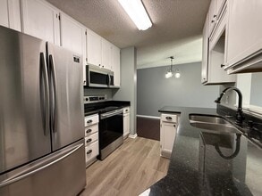 14357 Estates Ave in Apple Valley, MN - Building Photo - Building Photo