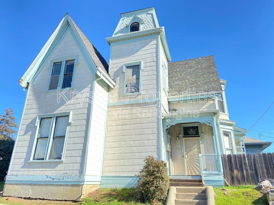1130 Marin St in Vallejo, CA - Building Photo