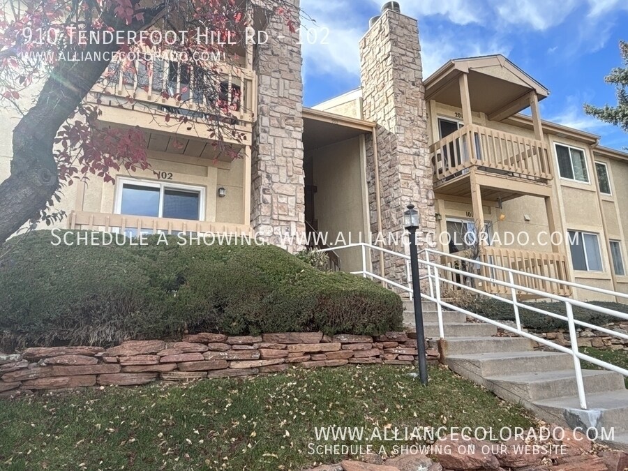 910 Tenderfoot Hill Rd in Colorado Springs, CO - Building Photo