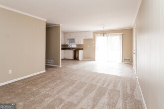 892 Oak Dr in Riverdale, GA - Building Photo - Building Photo