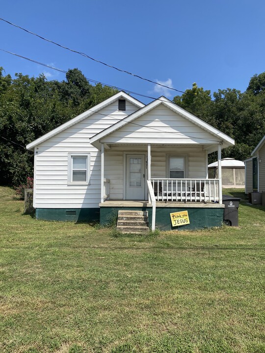 927 Gillette St in Winston-Salem, NC - Building Photo