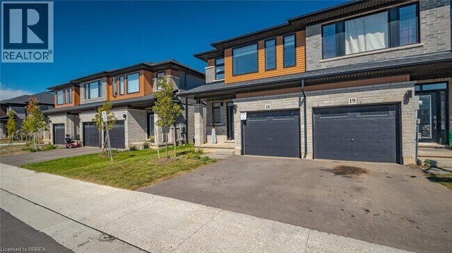 461 Blackburn Dr in Brantford, ON - Building Photo - Building Photo