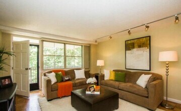 2030 N Adams St, Unit 503 in Arlington, VA - Building Photo - Building Photo