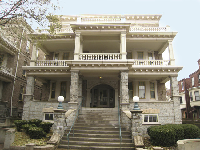 Regent Terrace in Philadelphia, PA - Foto de edificio - Building Photo