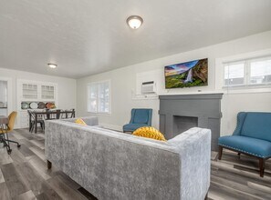 1121 E Hedges Ave in Fresno, CA - Building Photo - Building Photo