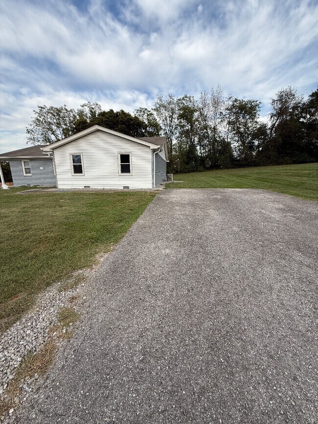 116 Crestview Dr in Franklin, KY - Building Photo - Building Photo