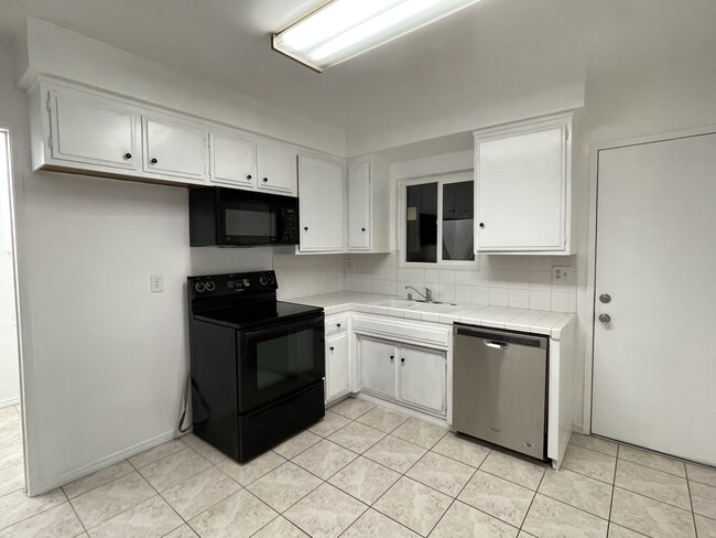 2206 Nelson Ave, Unit C in Redondo Beach, CA - Building Photo - Building Photo