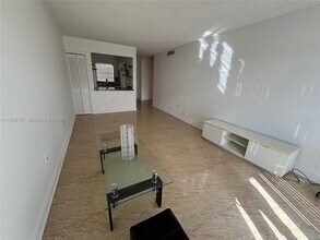 3536 NE 168th St in North Miami Beach, FL - Building Photo - Building Photo