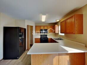 1612 Lake Pointe Dr in Plainfield, IL - Building Photo - Building Photo
