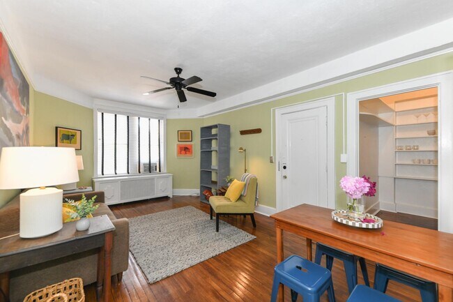 828 N Elm St in Greensboro, NC - Building Photo - Building Photo