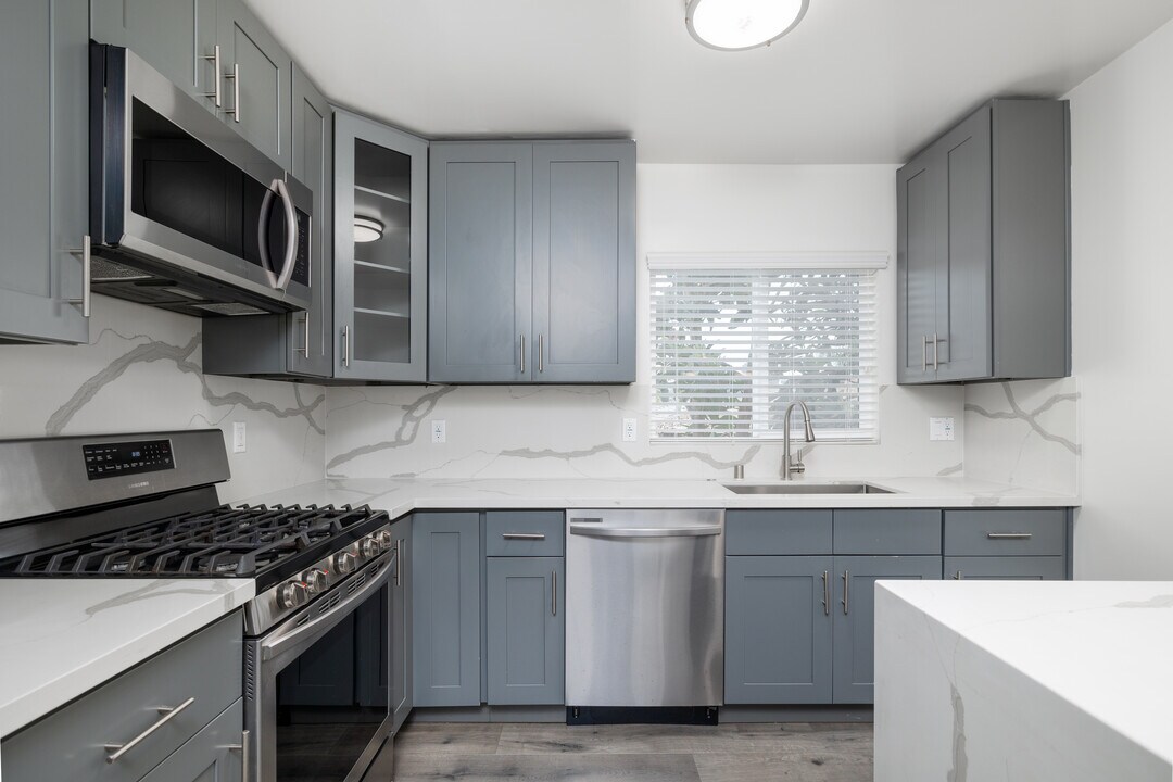 343 Warren Ln in Inglewood, CA - Building Photo