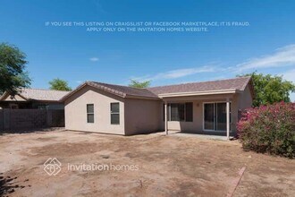 8207 S 18th St in Phoenix, AZ - Foto de edificio - Building Photo