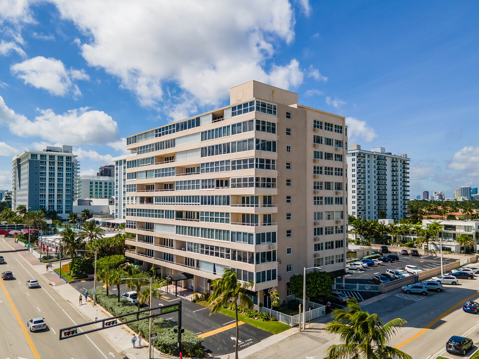 Spring Tide Apartments in Fort Lauderdale, FL - Foto de edificio