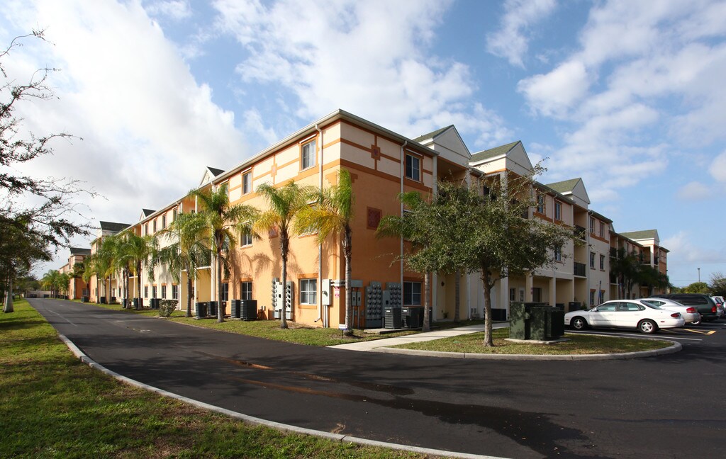 Mariner's Landing Apartments Ft. Myers, FL Apartments For Rent