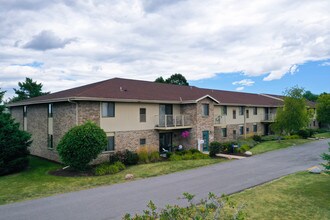 Cameron Heights in Menomonee Falls, WI - Building Photo - Building Photo