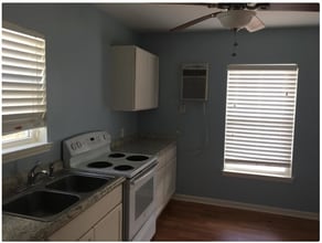 1050 Vanderbilt St in San Antonio, TX - Building Photo - Building Photo