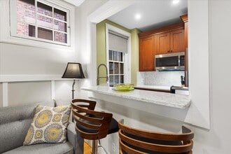 80 W Cedar St in Boston, MA - Building Photo - Building Photo