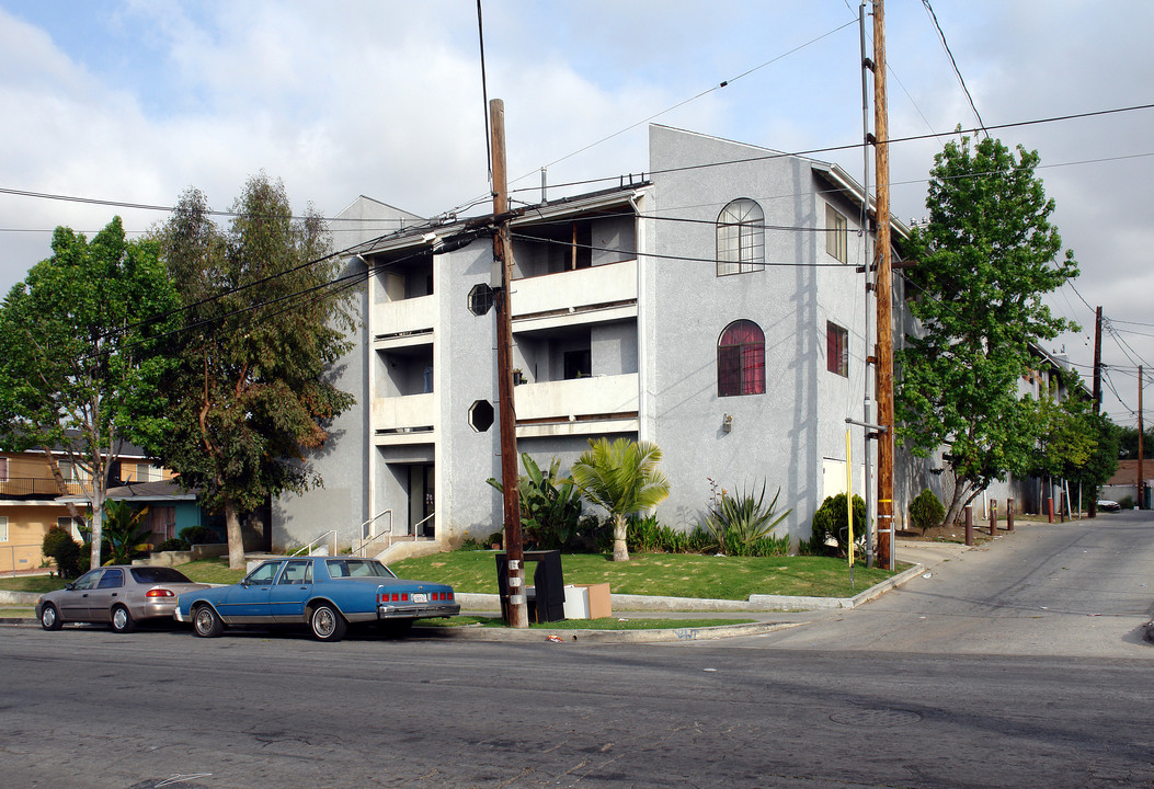 413 E Hazel St in Inglewood, CA - Building Photo