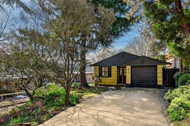 3951 Evanston Ave N in Seattle, WA - Building Photo - Building Photo