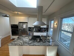 231 Harvard St, Unit 6 in Cambridge, MA - Foto de edificio - Building Photo