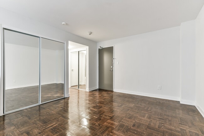 103 Avenue Rd in Toronto, ON - Building Photo - Building Photo