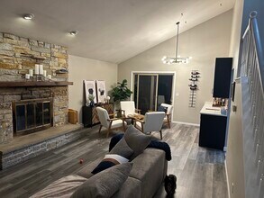 4646 S 124th St in Greenfield, WI - Foto de edificio - Building Photo