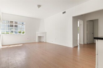 1219 Meridian Ave in Miami Beach, FL - Building Photo - Building Photo