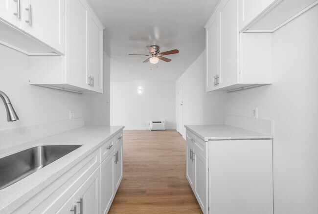 Victory Varna in Van Nuys, CA - Building Photo - Interior Photo