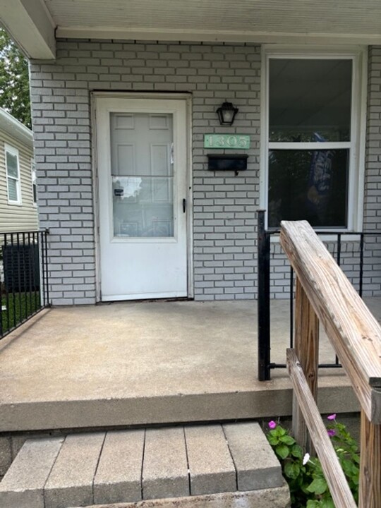 1303 Marshall Ave-Unit -1305 in Evansville, IN - Building Photo