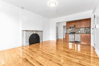11 Abingdon Square, Unit 3 in New York, NY - Building Photo - Building Photo