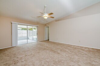 13203 Pine Creek Cir in Riverview, FL - Foto de edificio - Building Photo