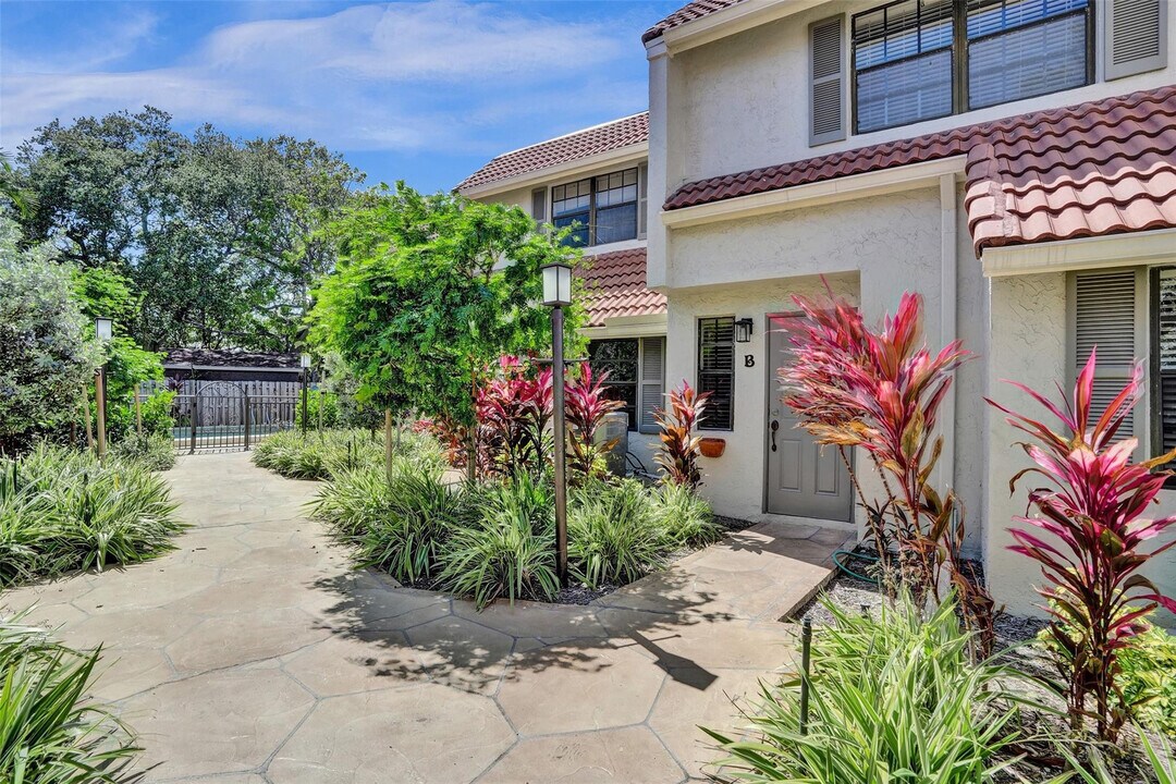 1415 Miami Rd in Fort Lauderdale, FL - Building Photo