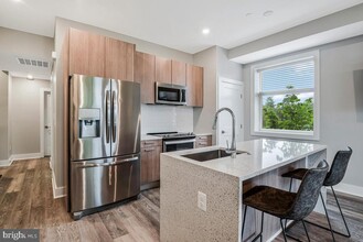 1122 S Highland St in Arlington, VA - Building Photo - Building Photo