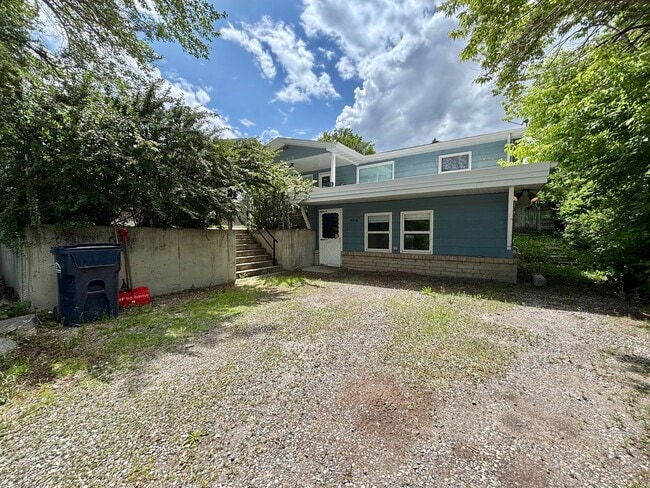 property at 421 N Rouse Ave