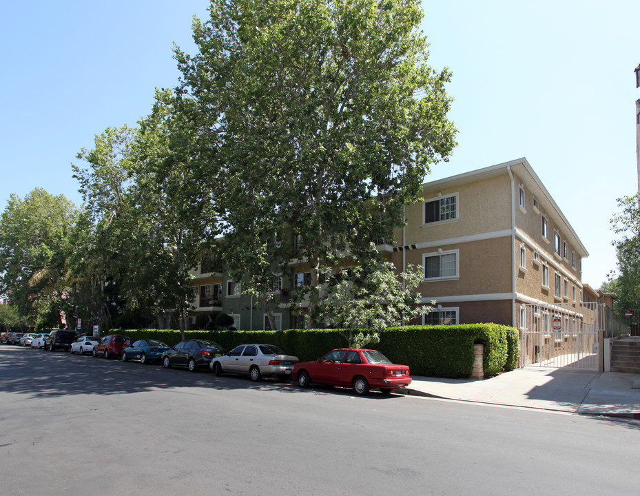 Encino Towers in Encino, CA - Building Photo