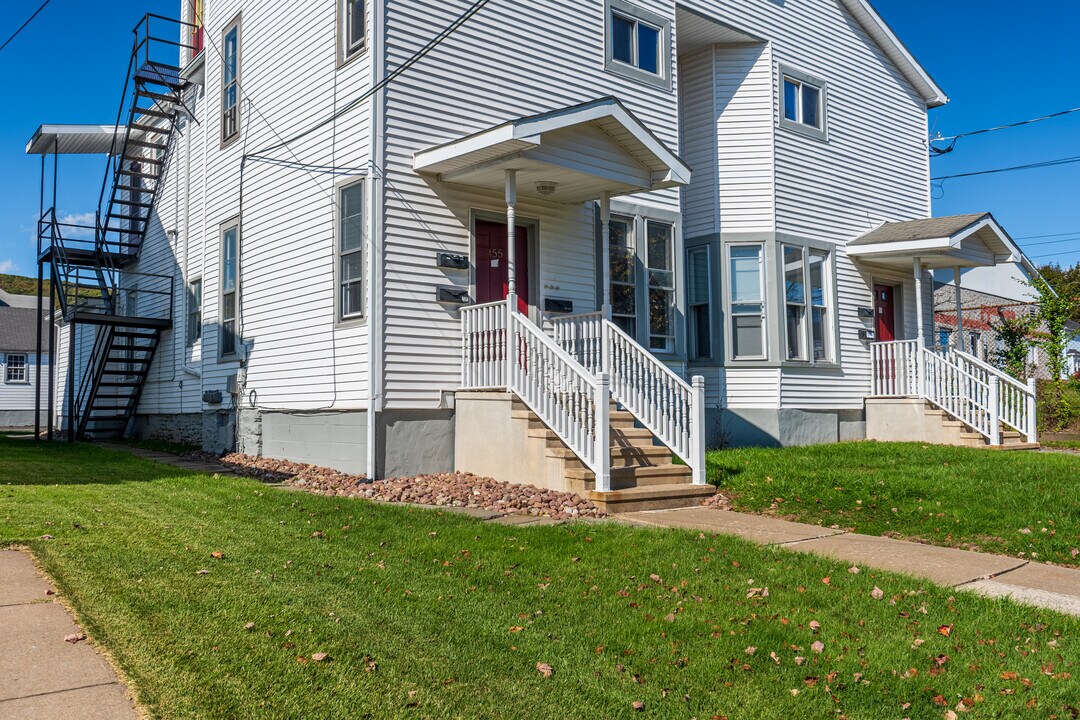 457 Madison Ave in Jermyn, PA - Building Photo