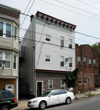 51 Johnston Ave in Kearny, NJ - Foto de edificio - Building Photo